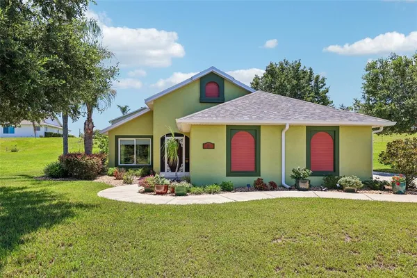 $345,000 | 76 Fairway Circle, Umatilla, FL 32784