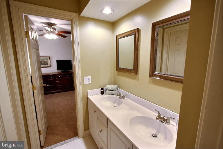 20003 Hickman Way Poolesville, MD 20837 - Photo 17 of 30 a en suite bathroom with a sink and mirror