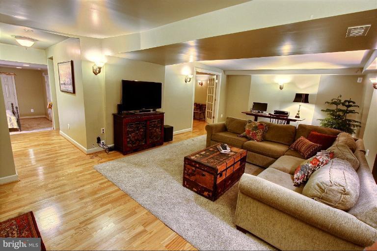 20003 Hickman Way Poolesville, MD 20837 - Photo 6 of 30 a living room with furniture and a flat screen tv