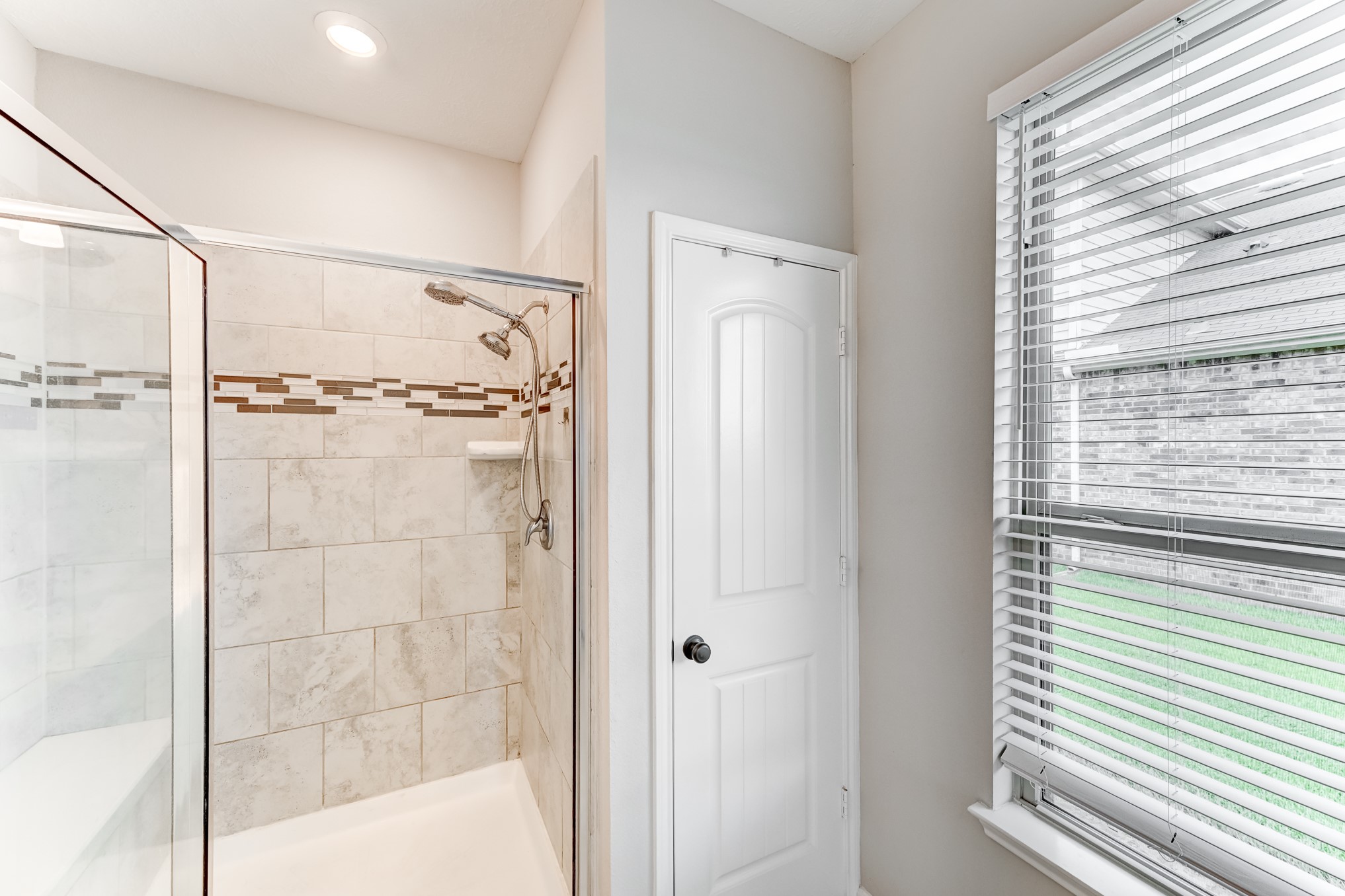 25307 Champion Ridge Court Katy, TX 77493 - Photo 31 of 48 Primary bathroom