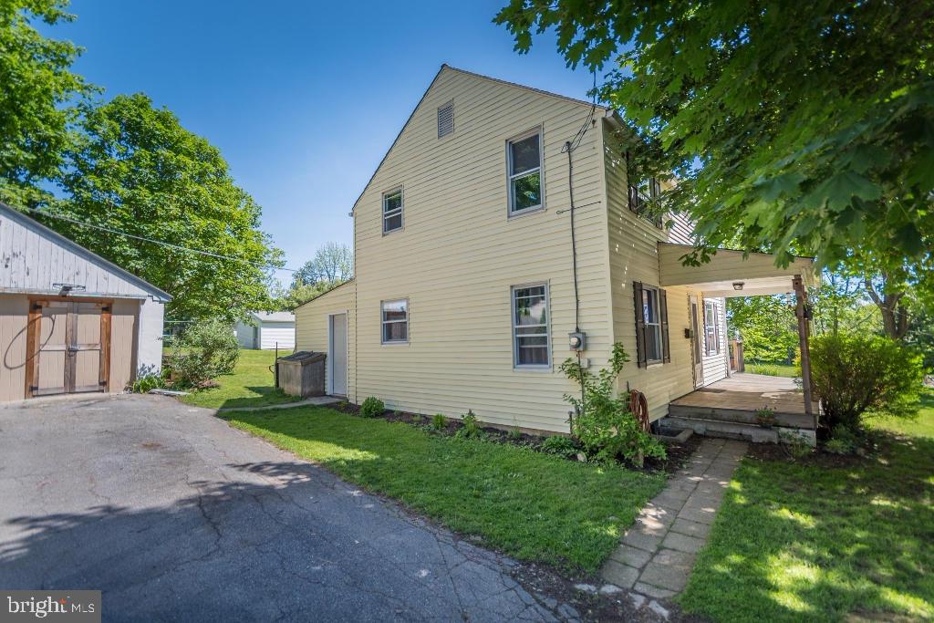 637 South Broad Street Lititz, PA 17543 - Photo 3 of 31
