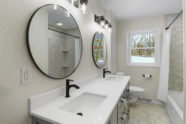 $450,000 | W9515 Highway 18, Cambridge, WI 53523