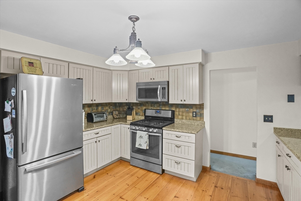 39 Harriman Road Hudson, MA 01749 - Photo 4 of 36 Gallery Image 4