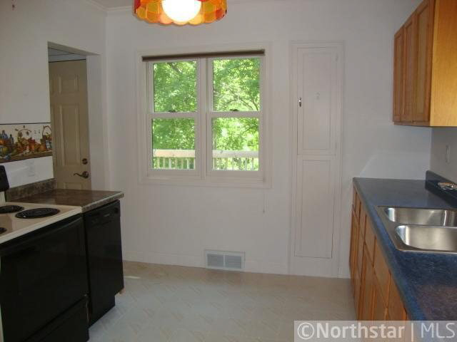 1854 McKnight Road North Maplewood, MN 55109 - Photo 10 of 16 Gallery Image 10