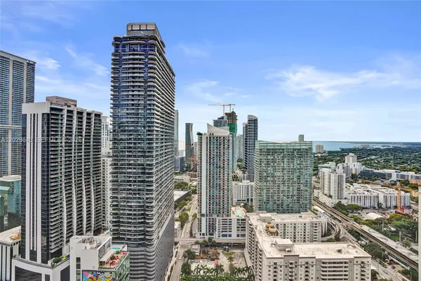 $4,250 | 45 Southwest 9th Street, Unit 4004, Miami, FL 33130