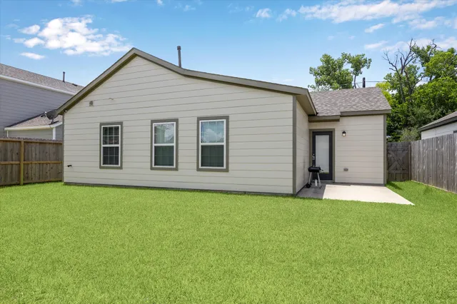 a view of a house with a yard and garage