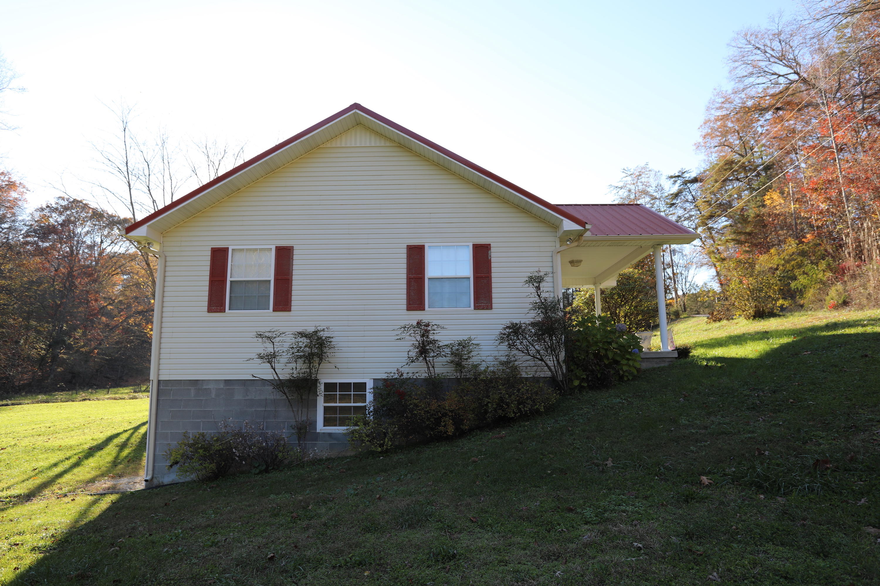293 Berry Hollow Road Speedwell, TN 37870 - Photo 2 of 31 Side of house