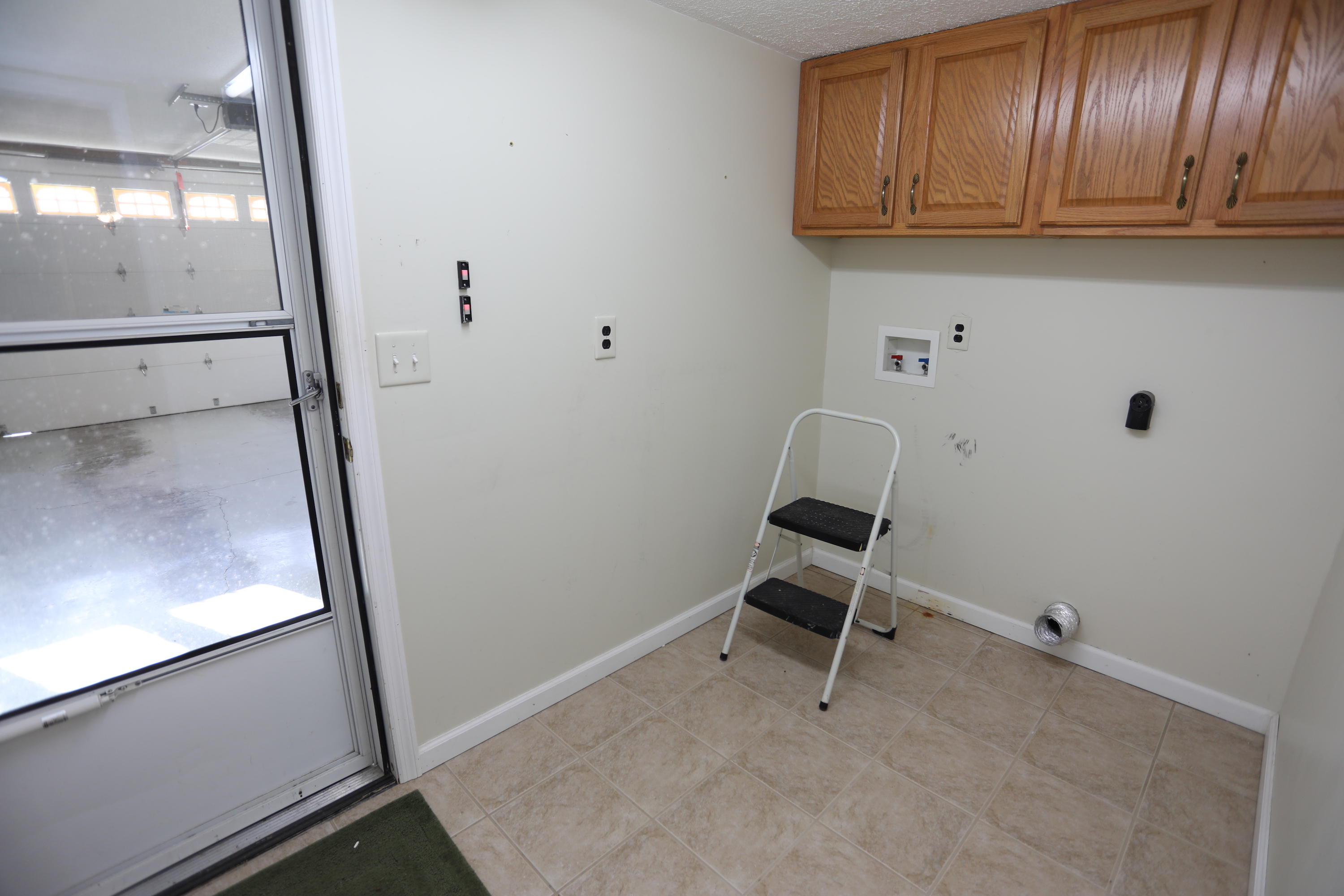293 Berry Hollow Road Speedwell, TN 37870 - Photo 21 of 31 Laundry room