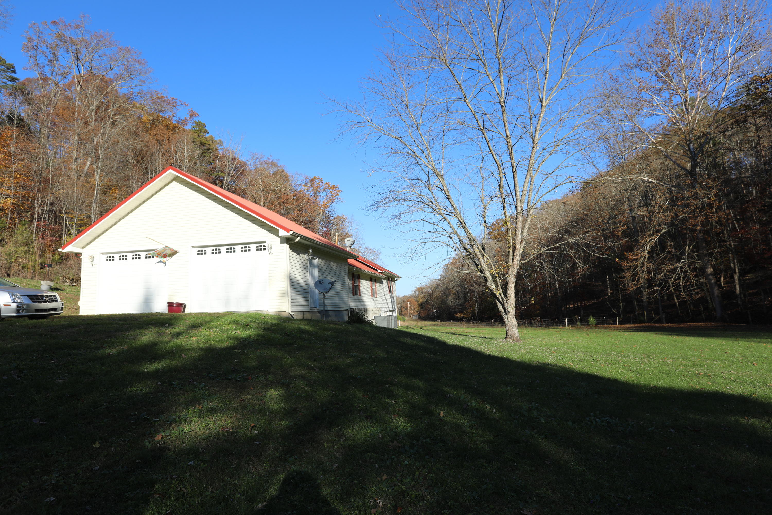 293 Berry Hollow Road Speedwell, TN 37870 - Photo 26 of 31 Garage