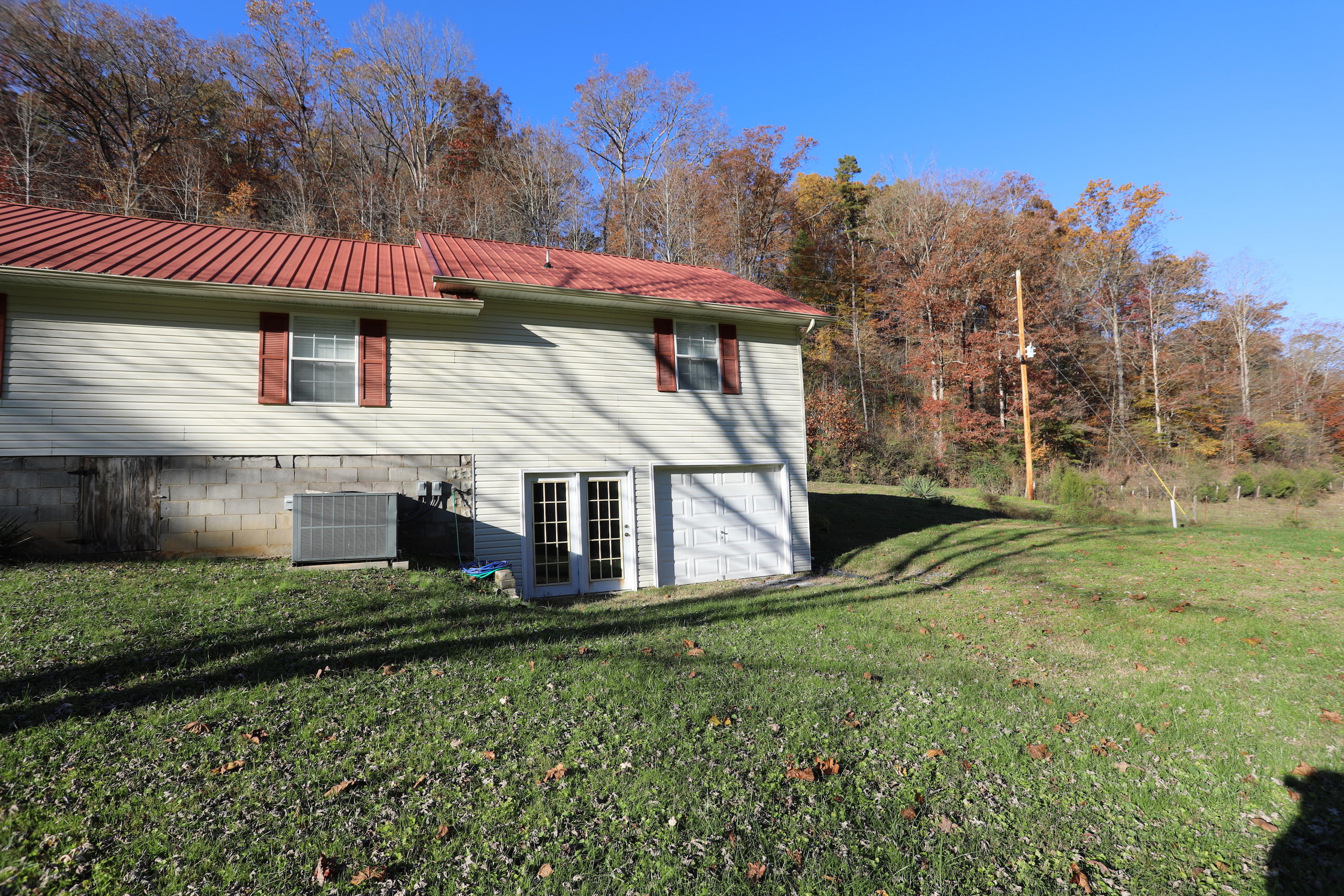 293 Berry Hollow Road Speedwell, TN 37870 - Photo 5 of 31 Basement garage