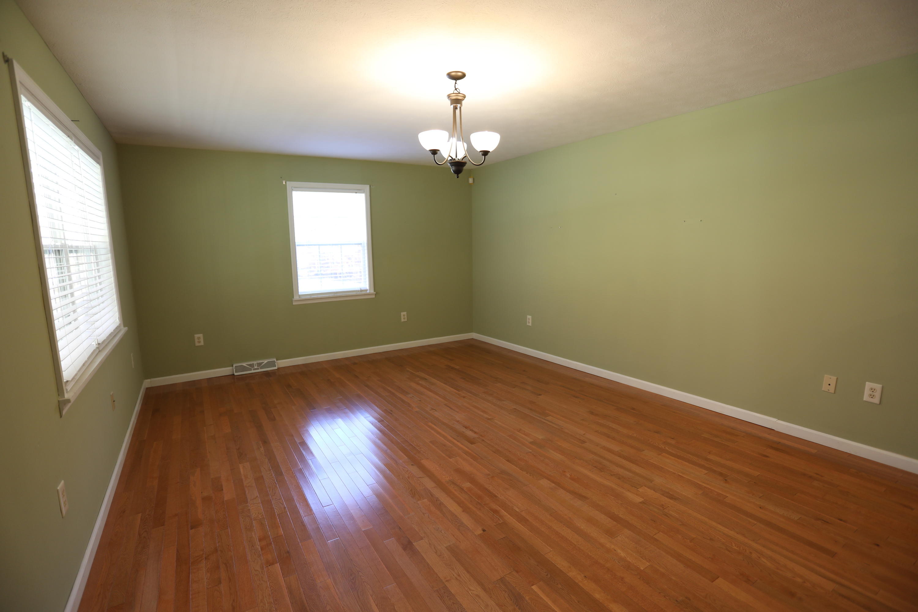293 Berry Hollow Road Speedwell, TN 37870 - Photo 6 of 31 Living Room