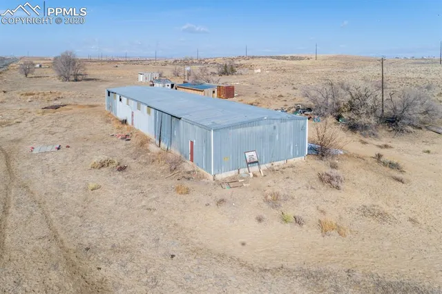 a view of roof with sitting area