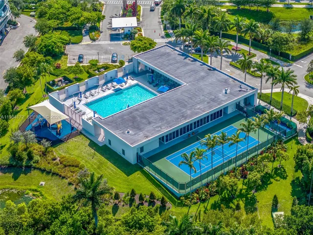 $3,900 | 14951 Royal Oaks Lane, Unit 901, North Miami, FL 33181