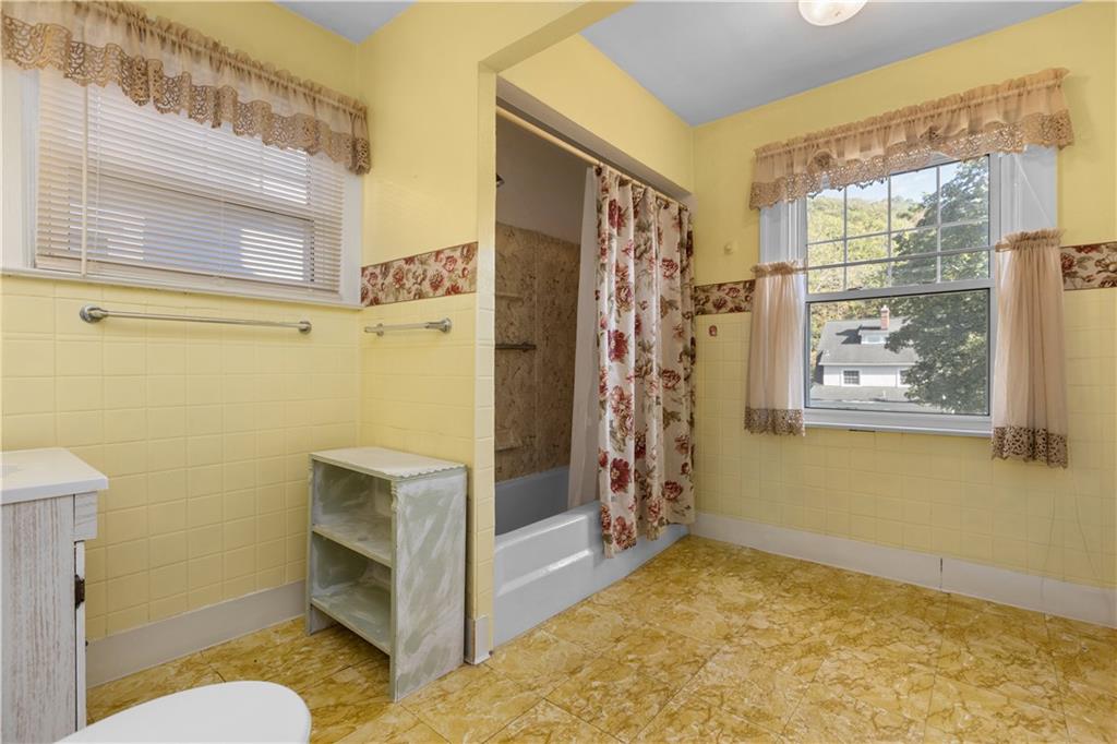 706 Nevin Avenue Sewickley, PA 15143 - Photo 25 of 40 a view of bathroom