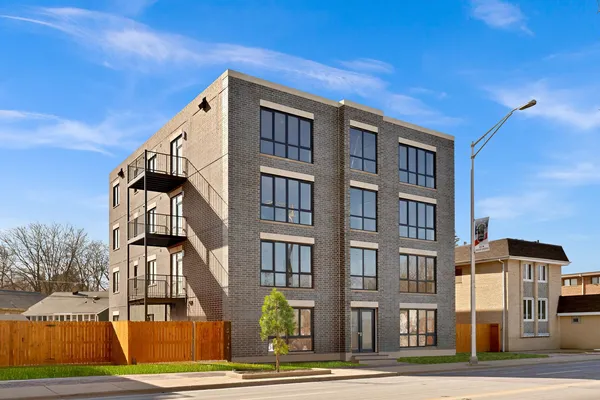 $409,000 | 8631 West Grand Avenue, Unit 4W, River Grove, IL 60171