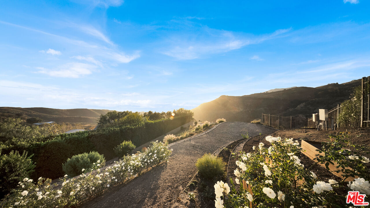 2915 Tuna Canyon Road Topanga, CA 90290 - Photo 42 of 44