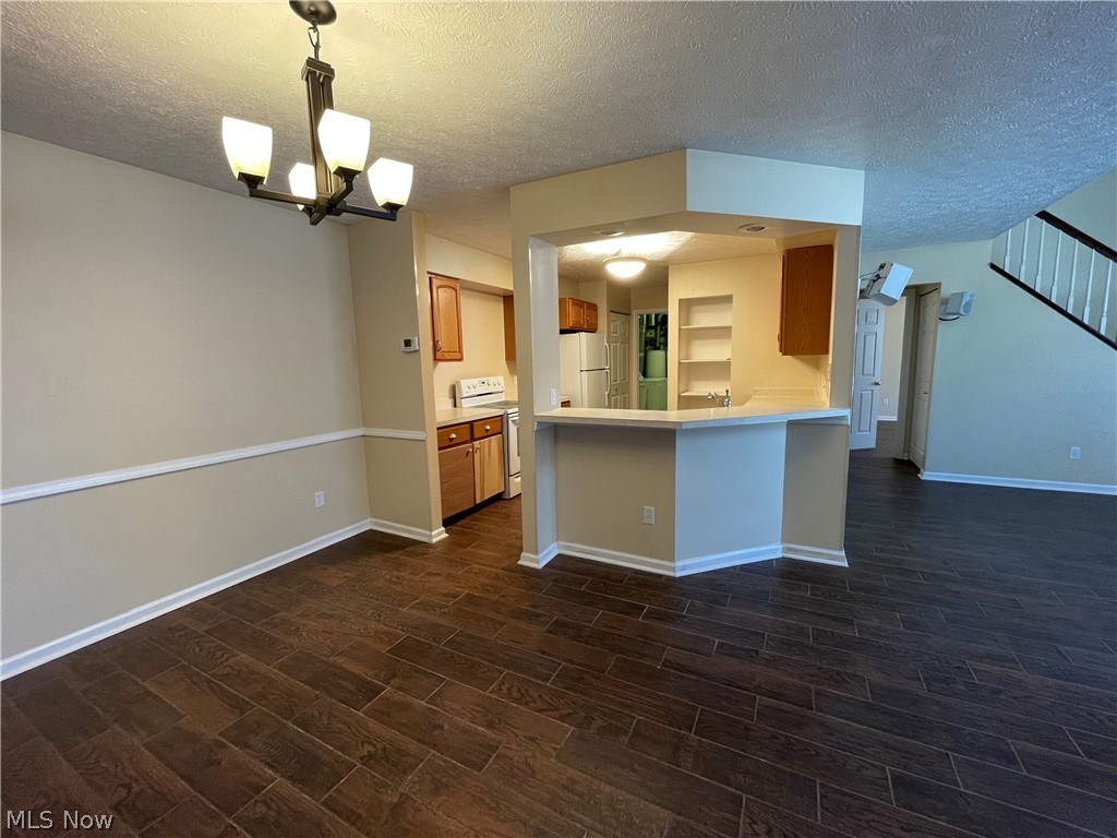 641 Stoney Ridge, Unit 83 Cleveland, OH 44143 - Photo 14 of 27 Dining Room/Kitchen
