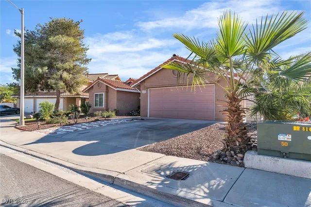 $3,300 | 2312 Fairbourne Way, Henderson, NV 89074
