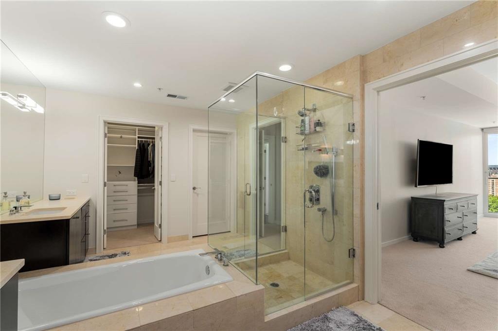 3325 Piedmont Road Northeast, Unit 2006 Atlanta, GA 30305 - Photo 34 of 78 a bathroom with a shower and a bathtub