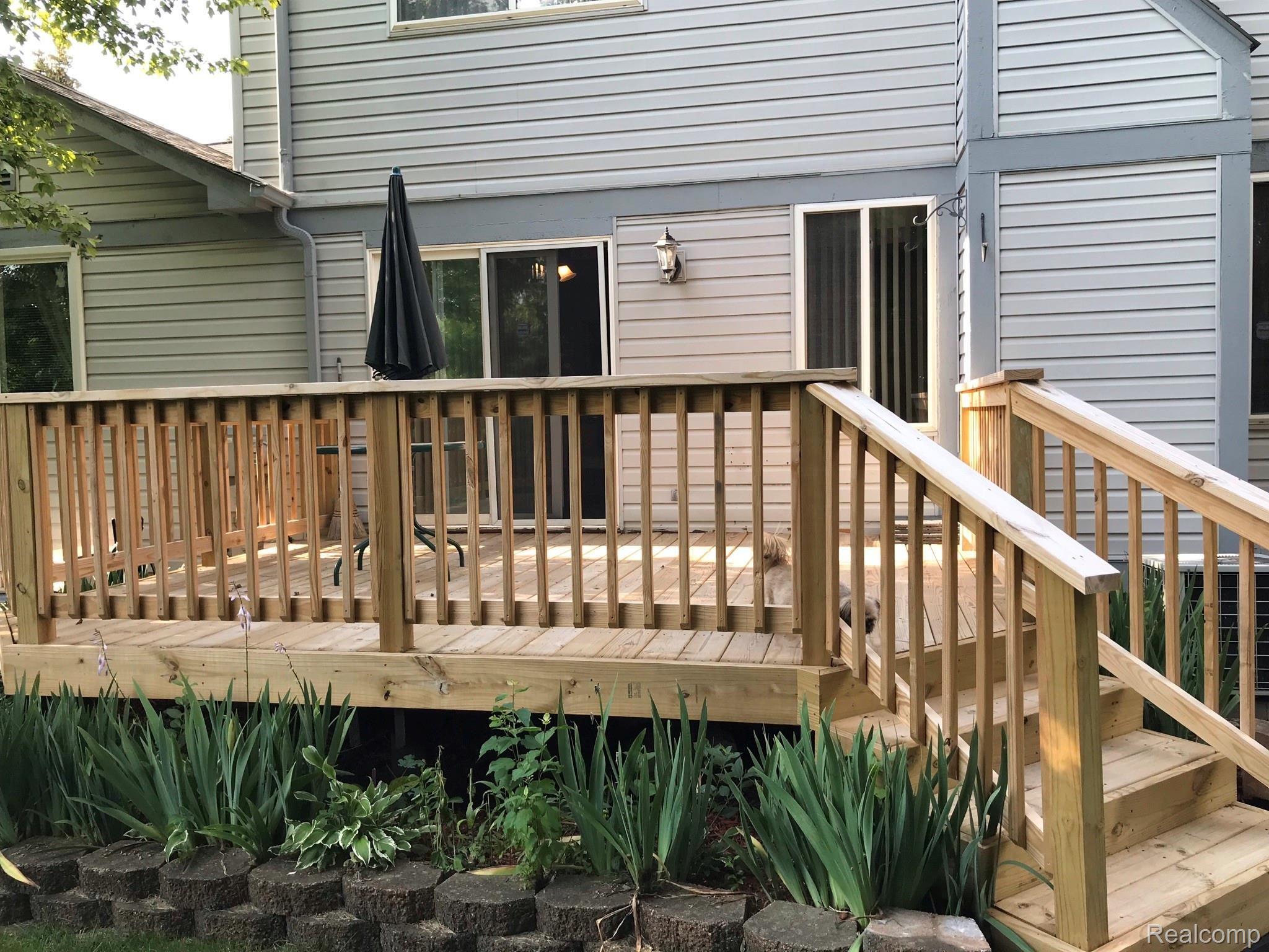 21587 Quail Ridge Drive Riverview, MI 48193 - Photo 27 of 31 qrcdeck.JPEG