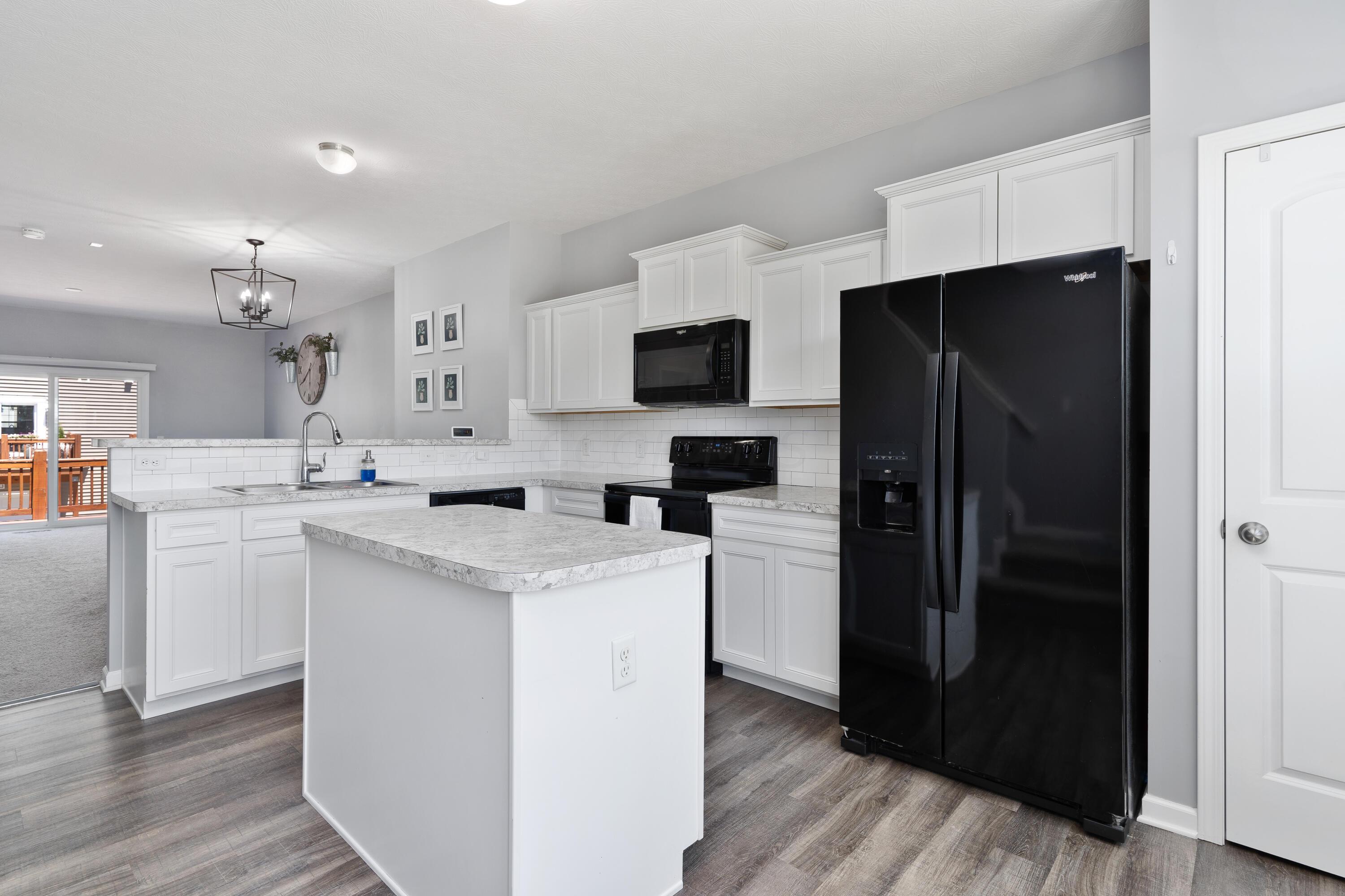 487 Autumn Ridge Circle Pickerington, OH 43147 - Photo 15 of 32 Upgraded cabinets at purchase
