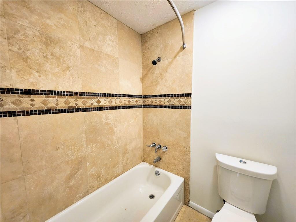 8740 Roswell Road, Unit 9D Atlanta, GA 30350 - Photo 14 of 18 Gallery Image 14