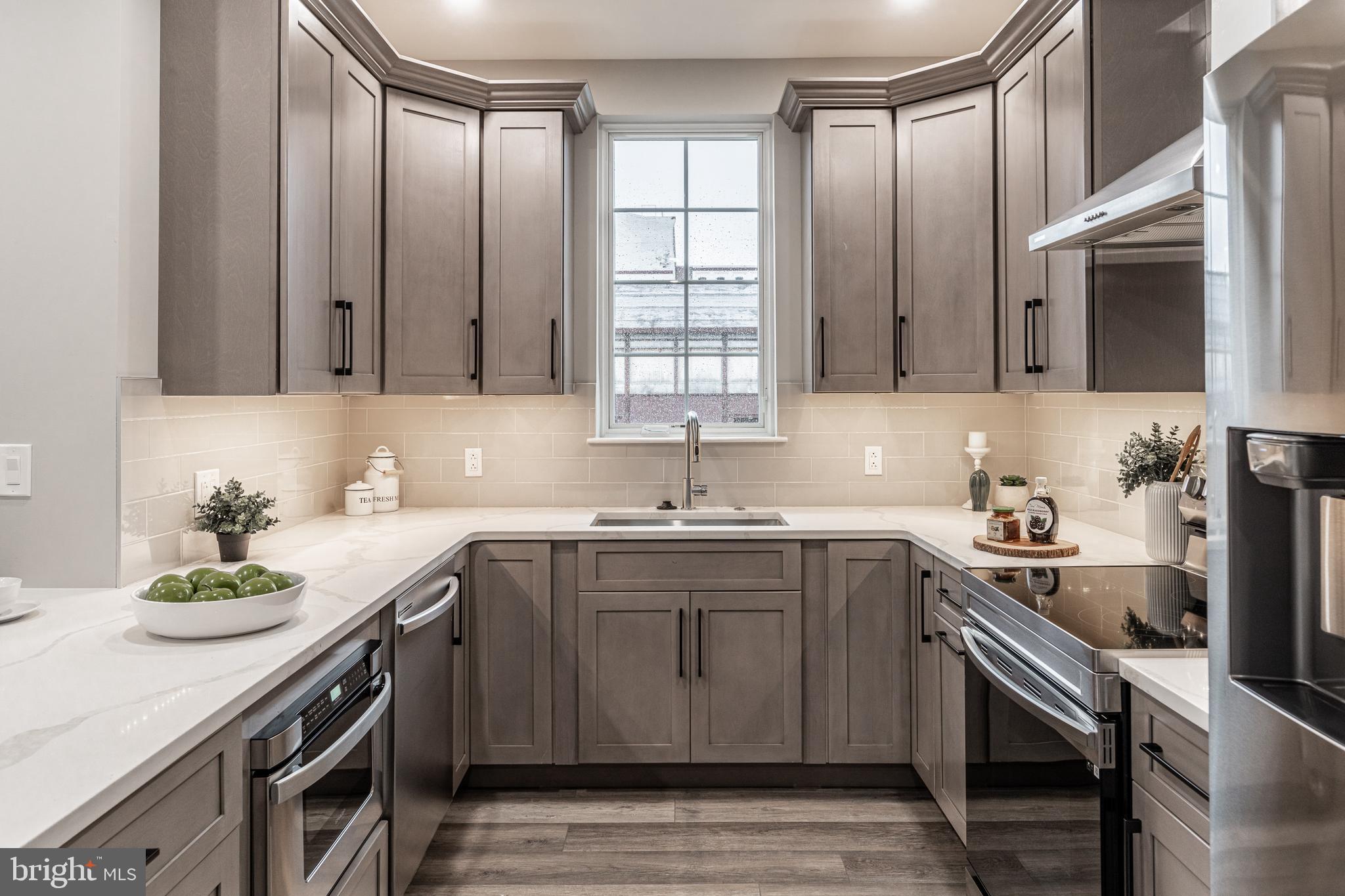 2412 Innovator Way Philadelphia, PA 19146 - Photo 10 of 117