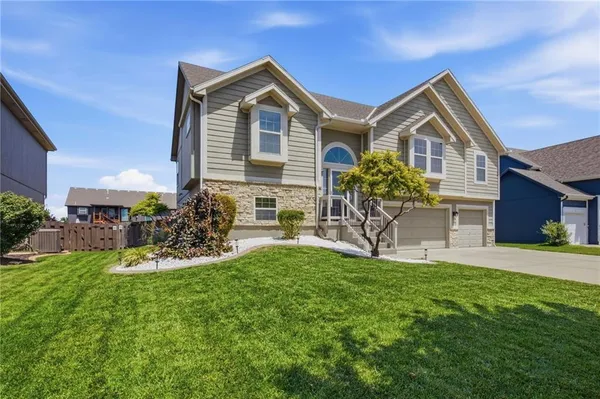 $435,000 | 8210 Northeast 102nd Street, Kansas City, MO 64157