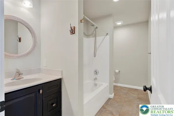 $937,500 | 2645 Longridge Drive, Hellertown, PA 18055