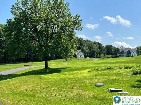 $937,500 | 2645 Longridge Drive, Hellertown, PA 18055