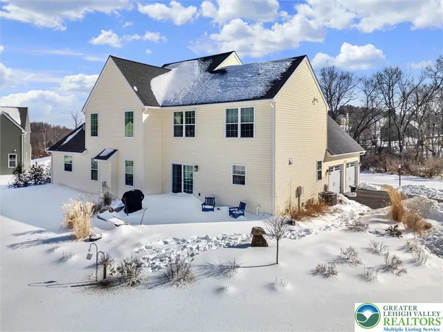 $950,000 | 2645 Longridge Drive, Hellertown, PA 18055