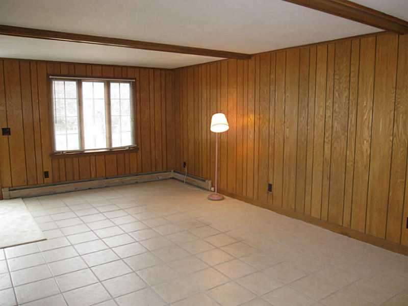 82 Sedgefield Road North Kingstown, RI 02852 - Photo 12 of 22 Den/Family/Great Room. Large Family Room