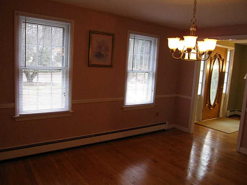 82 Sedgefield Road North Kingstown, RI 02852 - Photo 6 of 22 Dining Room.