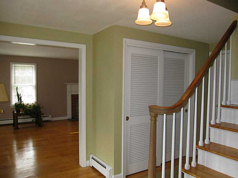 82 Sedgefield Road North Kingstown, RI 02852 - Photo 9 of 22 Entry.
