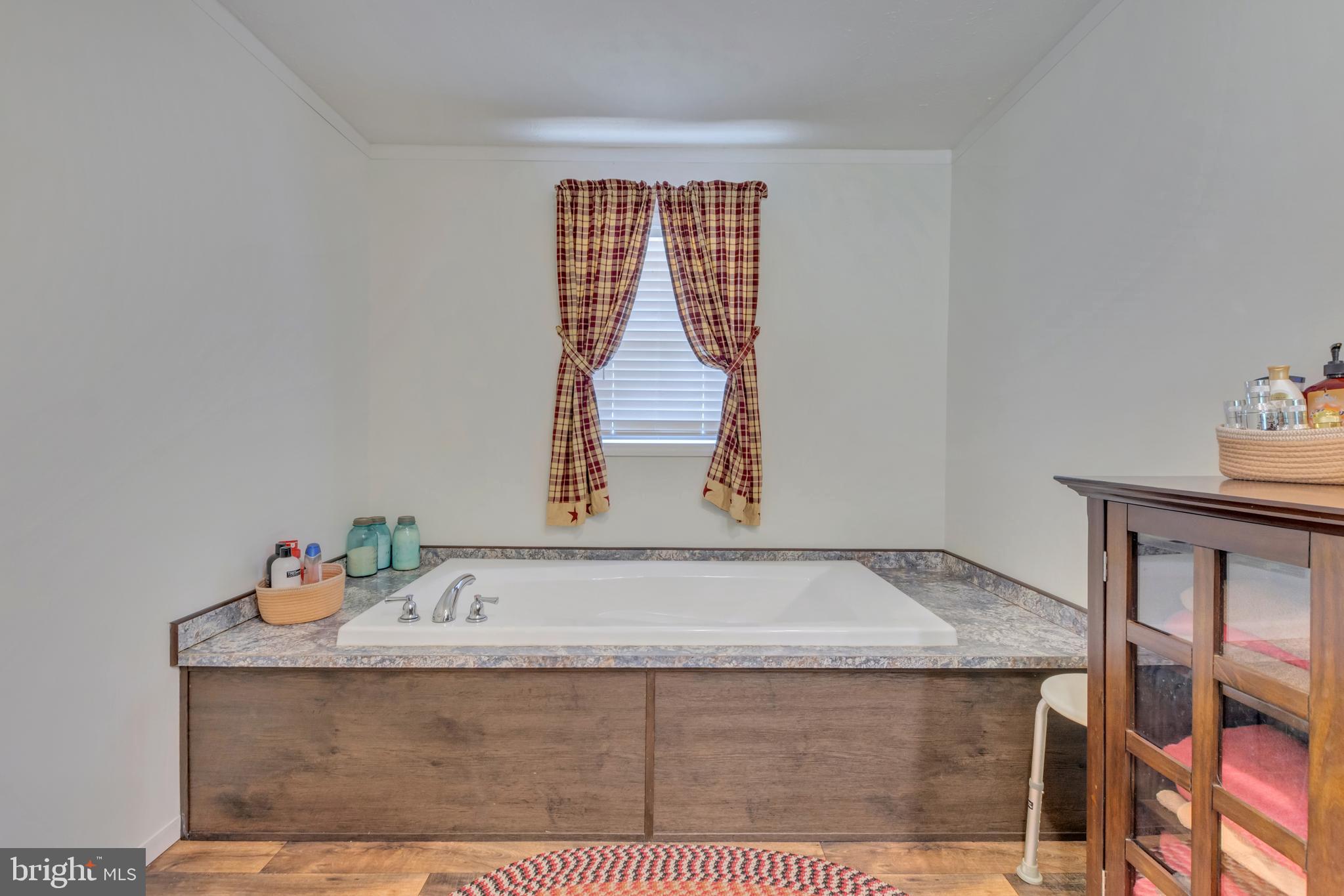 14524 Kendall Road Orange, VA 22960 - Photo 27 of 50 Jetted tub