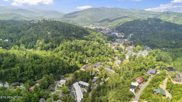$325,000 | 260 Roaring Fork Road, Unit 106, Gatlinburg, TN 37738