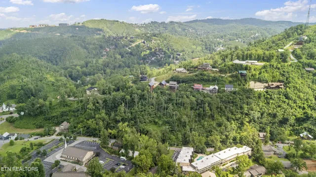 $325,000 | 260 Roaring Fork Road, Unit 106, Gatlinburg, TN 37738