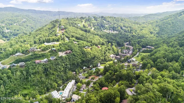$325,000 | 260 Roaring Fork Road, Unit 106, Gatlinburg, TN 37738