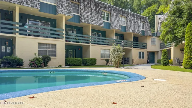 $325,000 | 260 Roaring Fork Road, Unit 106, Gatlinburg, TN 37738