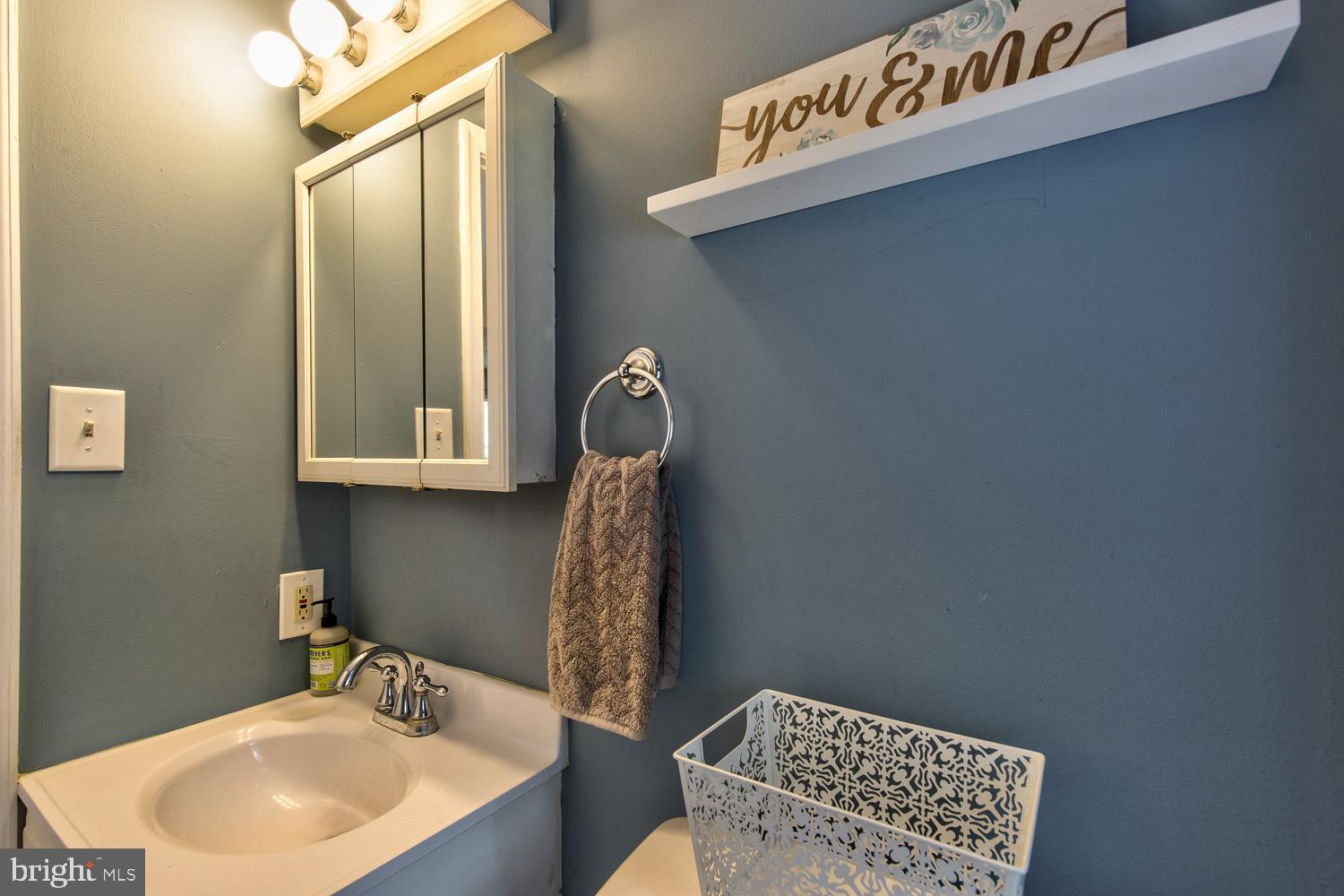 101 Beech Road Wallingford, PA 19086 - Photo 11 of 24 Powder Room