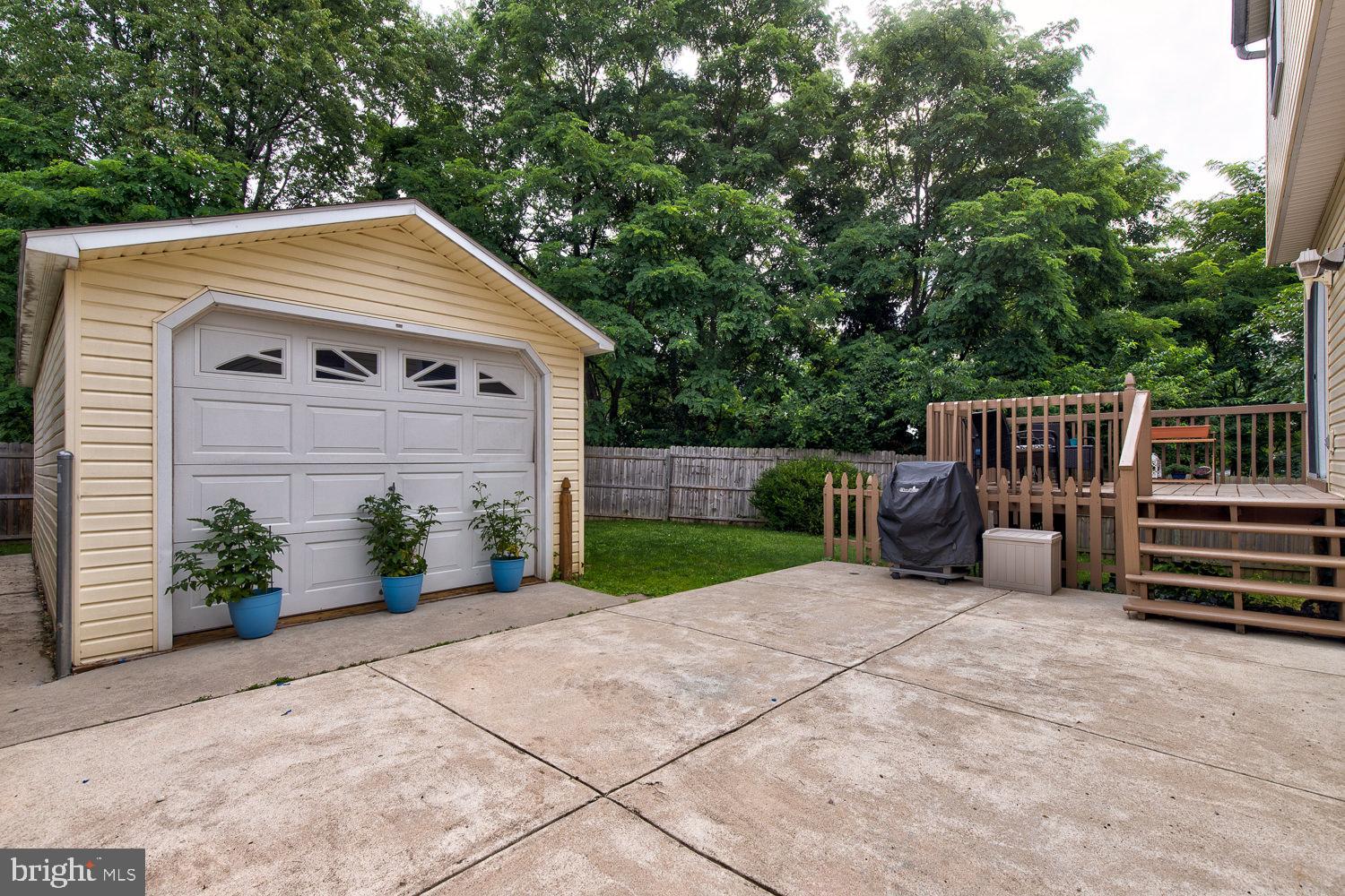 101 Beech Road Wallingford, PA 19086 - Photo 23 of 24 Patio Deck Shed