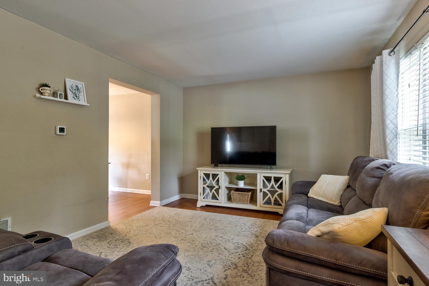 101 Beech Road Wallingford, PA 19086 - Photo 5 of 24 Living Room