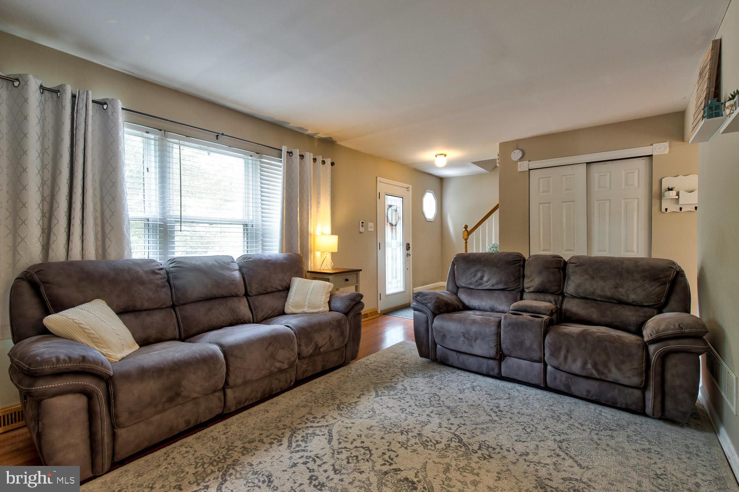 101 Beech Road Wallingford, PA 19086 - Photo 6 of 24 Living Room