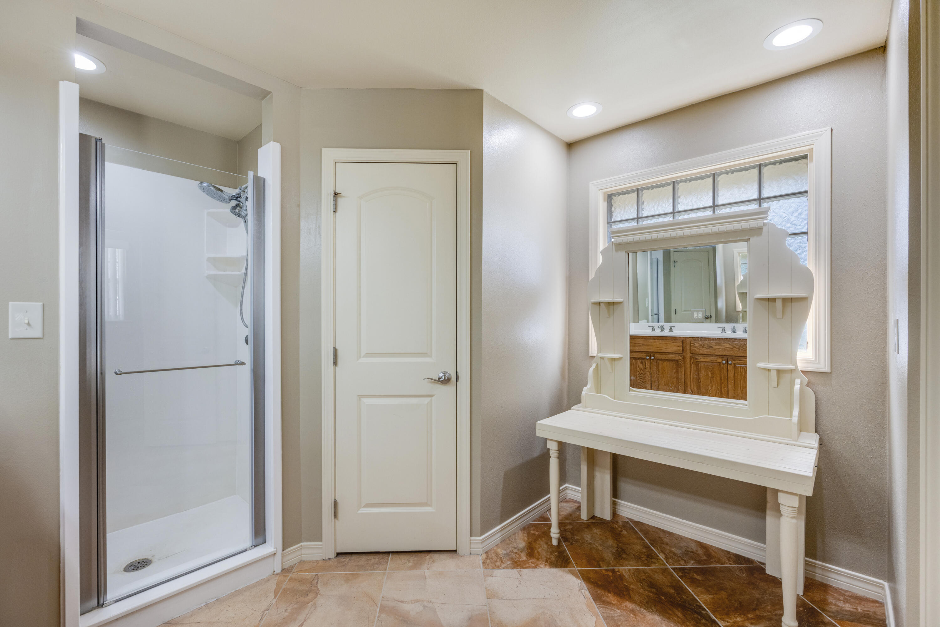 1582 Greenwood Road Baker, FL 32531 - Photo 20 of 49 a room with a table and a mirror