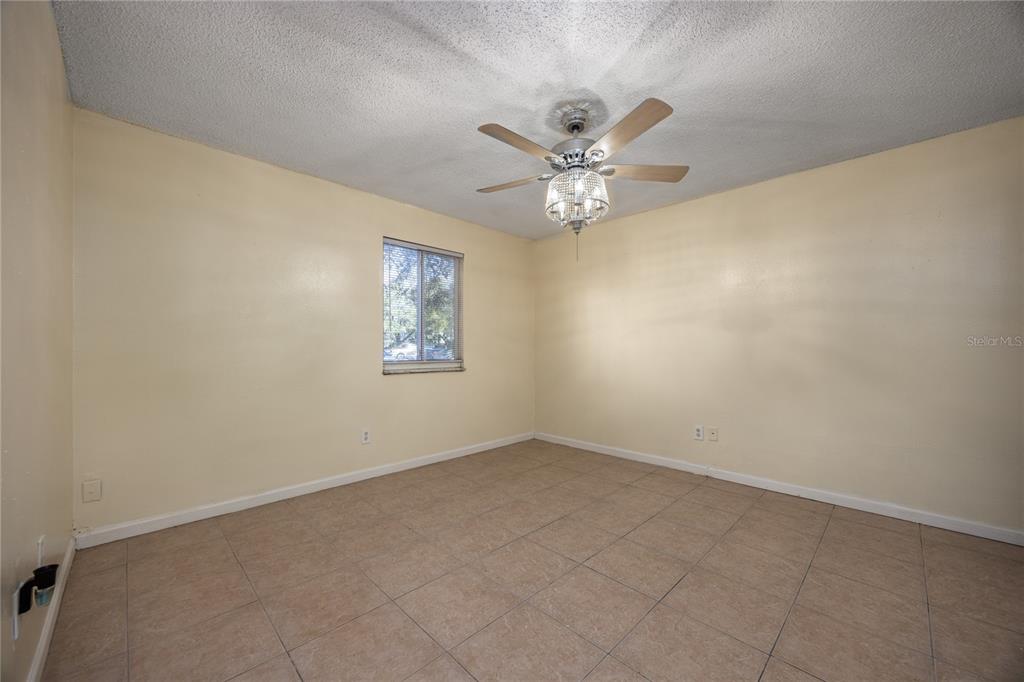 6519 West Newberry Road, Unit 1004 Gainesville, FL 32605 - Photo 11 of 17 an empty room with a window