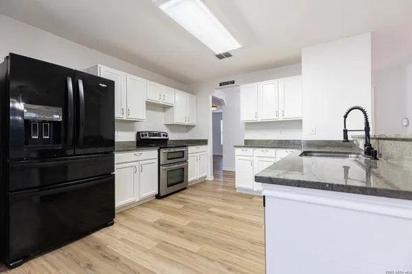 $2,395 | 228 Sophia Circle, Boerne, TX 78006