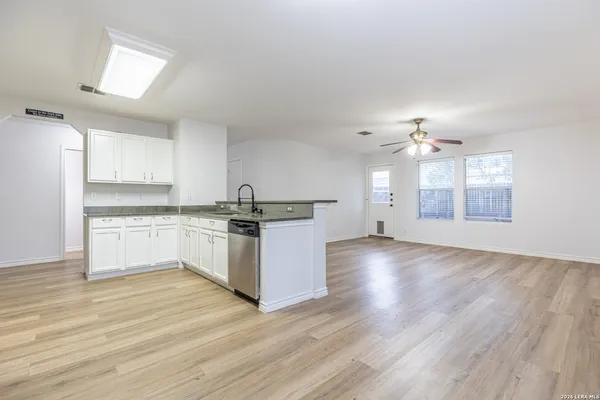 $2,395 | 228 Sophia Circle, Boerne, TX 78006
