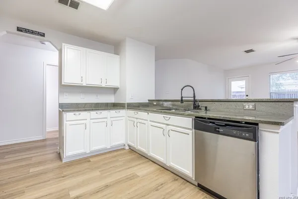 $2,395 | 228 Sophia Circle, Boerne, TX 78006