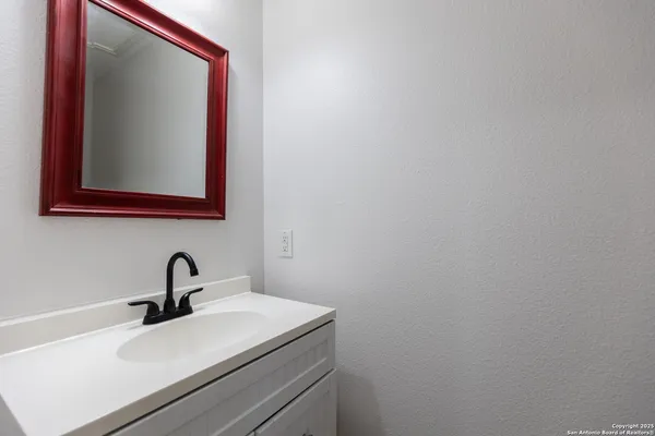 $2,395 | 228 Sophia Circle, Boerne, TX 78006