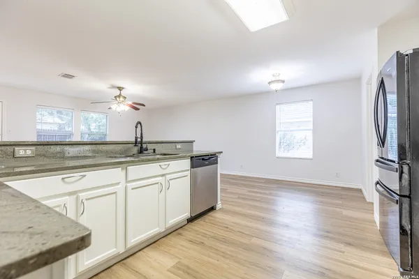 $2,395 | 228 Sophia Circle, Boerne, TX 78006